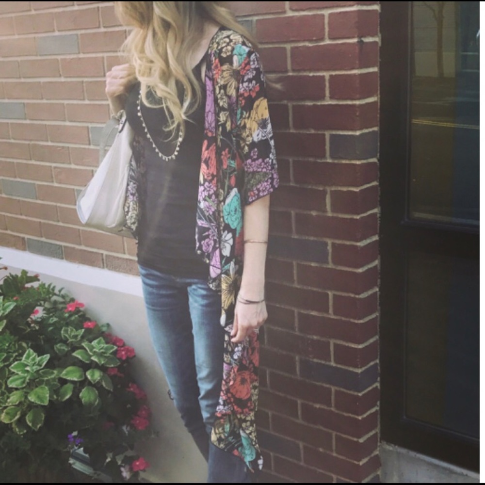 LuLaRoe Shirley - Picture 2 of 2